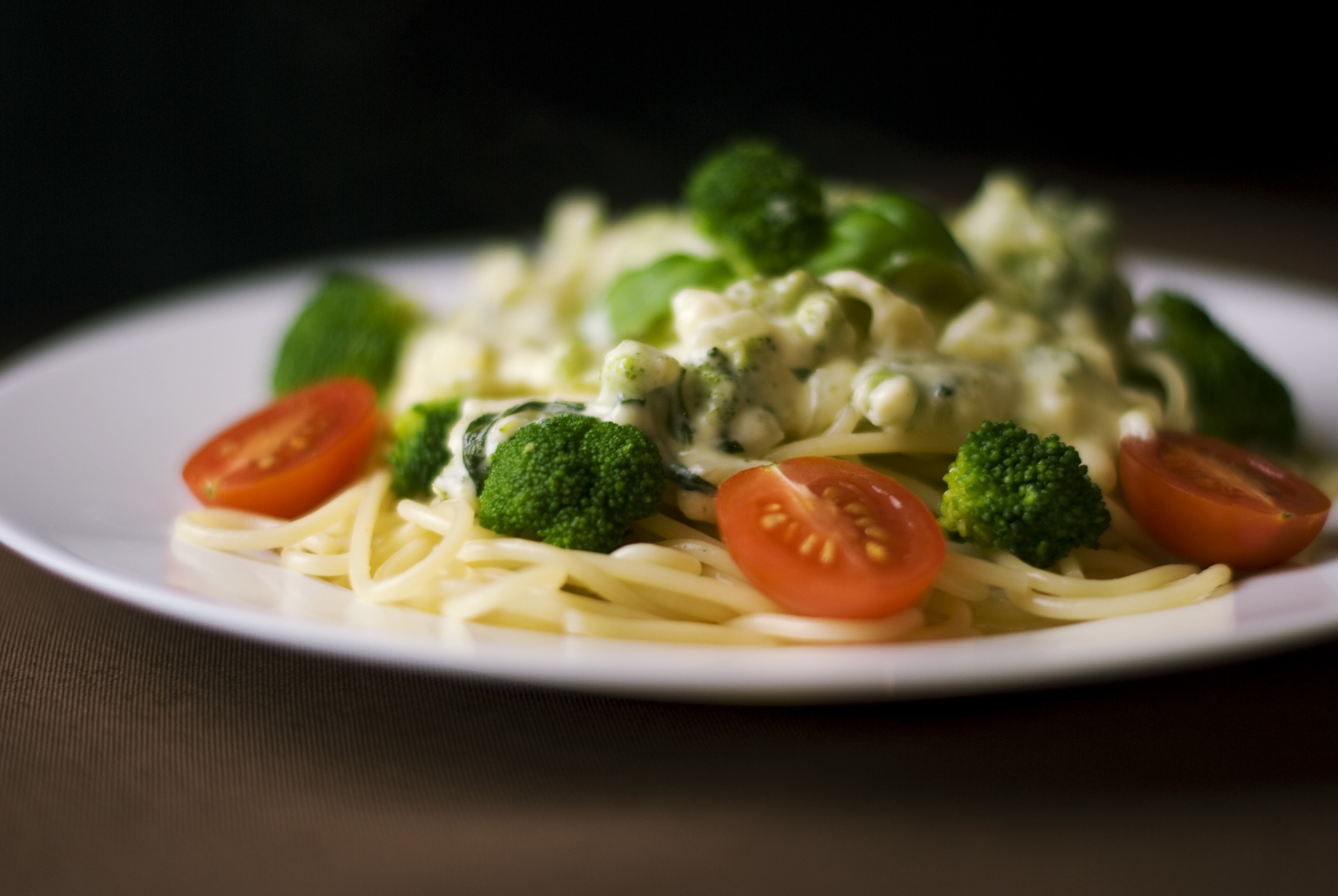 Espaguetis con brócoli gratinados